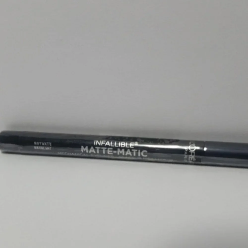5) L'oreal Matte Matic Eyeliner Navy Blue Sealed